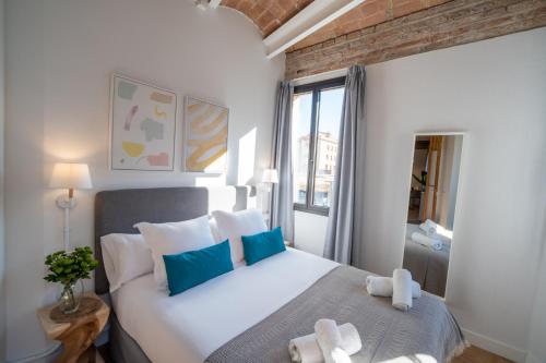 Postel nebo postele na pokoji v ubytování Feelathome Stadium Apartments
