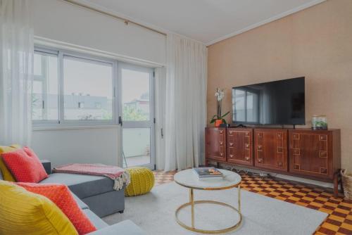Sunny and Spacious House, 4BD 3Bath Downtown Porto
