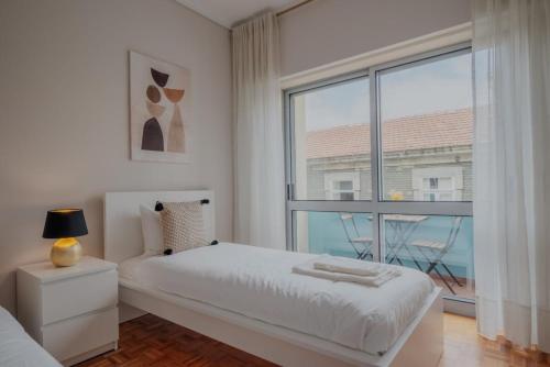 Sunny and Spacious House, 4BD 3Bath Downtown Porto