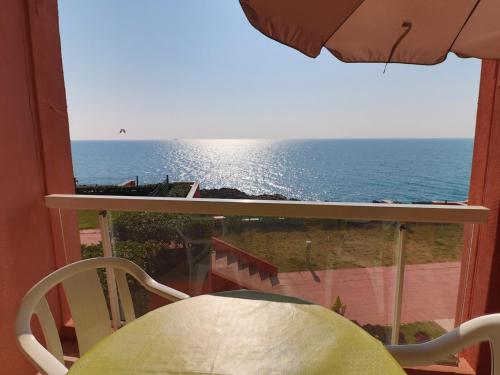 Appartement 38m² avec piscine, parking, WiFi à Sète - 4 personnes, 2 pièces - FR-1-472A-139