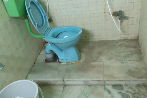 Bilik mandi di Villa Aditya- Only 2kms from White Town & Beach