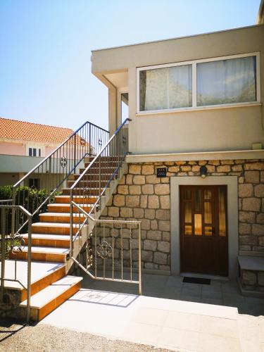 Laguna Apartment