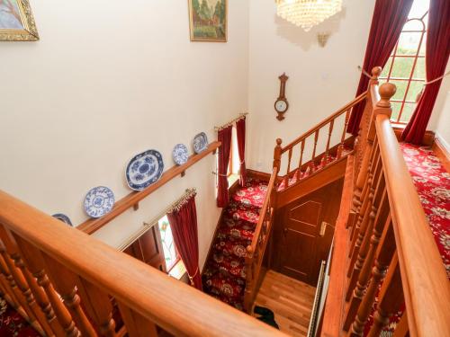 a staircase with blue and white plates on the wall at Pringles Orchard in Gildingwells