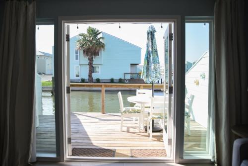 Μπαλκόνι ή βεράντα στο Rockport Waterfront Condo on Key Allegro Island