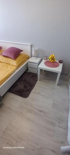a bedroom with a bed and a coffee table at Przy Amfiteatrze in Kętrzyn