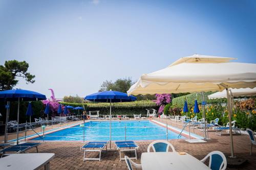 Gallery image of 119 - Villa Ondina con piscina, 800metri dal mare e spiaggia in Sestri Levante