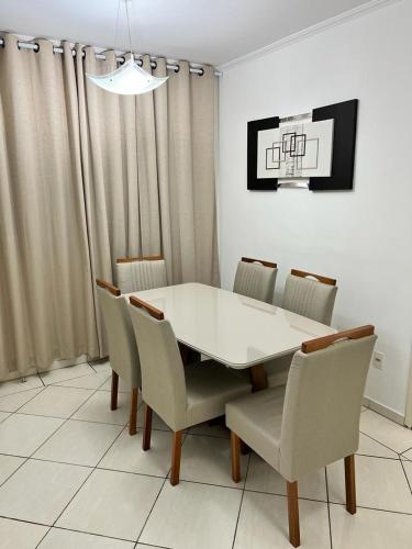 Χώρος καθιστικού στο APARTAMENTO AMPLO COMPLETO (SUITE/QUARTO)