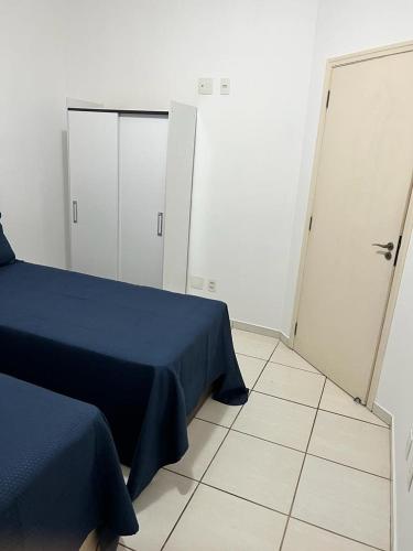 Ένα ή περισσότερα κρεβάτια σε δωμάτιο στο APARTAMENTO AMPLO COMPLETO (SUITE/QUARTO)