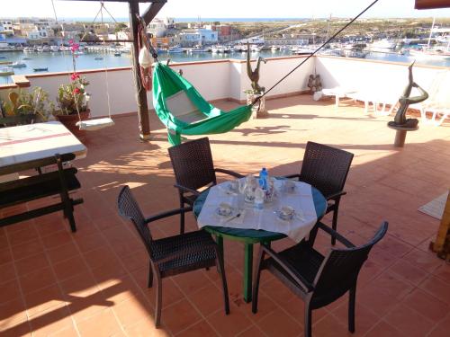 Un restaurante o sitio para comer en Casa appartamento