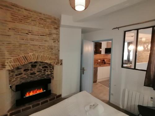 Una cocina o zona de cocina en LE VIEUX LAVAL
