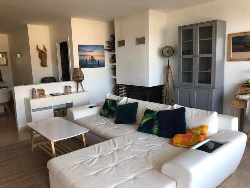 Llit o llits en una habitació de Apartamento con piscina - Tossa - Magníficas vistas al mar