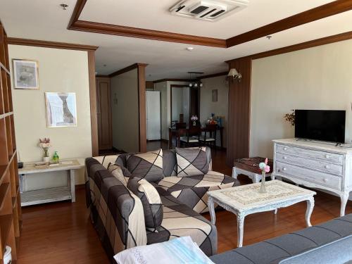 a living room with a couch and a tv at Darah Pines' Homestay in Baguio