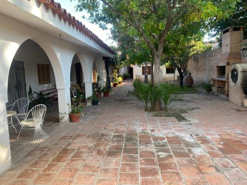Casa Colonial en frente a la plaza