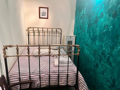 a bedroom with a bed with a large mural of fish at APARTAMENTO Estación de ESQUÍ EN SAN ISIDRO in San Isidro