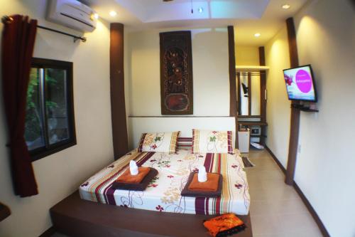 a bedroom with a bed with two towels on it at Moonstone Studio in Haad Rin