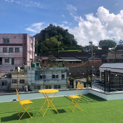 two chairs and a table on a roof at Cheukhu-dong 19street Guesthouse in Mokpo