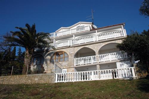 Apartments with a parking space Rab - 20818