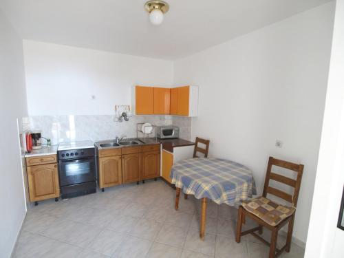 Apartments with parking space Rab - 20818