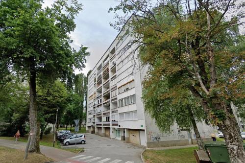 Apartments with parking space Karlovac - 20779