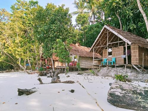 a house on the side of the road at Biryei Homestay in Pulau Birie