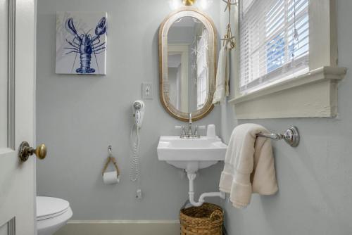 Bilik mandi di Carolina Beach Inn