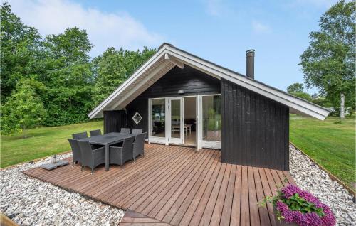 Taman di luar Amazing Home In Oksbøl With Sauna