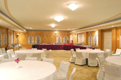 KK Royal Hotel & Convention Centreにあるビジネスエリアまたは会議室