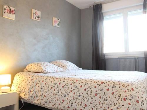 Llit o llits en una habitació de Appartement La Rochelle, 3 pièces, 4 personnes - FR-1-246-479