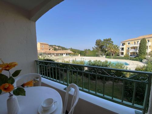 Les Issambres, T2 avec piscine, parking sécurisé - FR-1-226-467