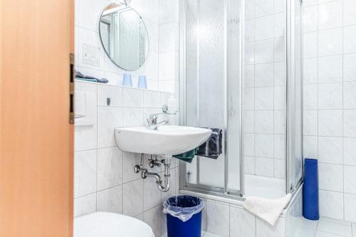 Un baño de Gästehaus Hellmer