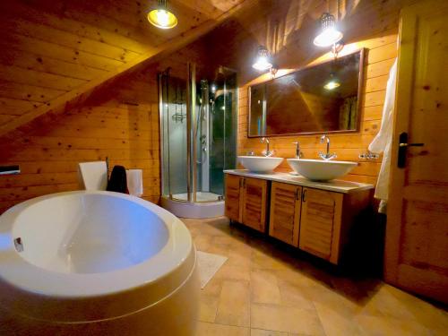 a bathroom with two sinks and a large tub at Lodge Tatras in Veľká Lomnica