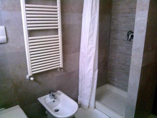 Ett badrum på Castelgabbiano