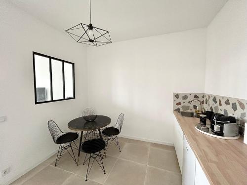 Køkken eller tekøkken på Appartement Gabriel Centre ville départ Ferry