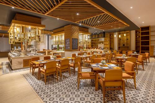 Un restaurante o sitio para comer en Melia Vinpearl Thanh Hoa