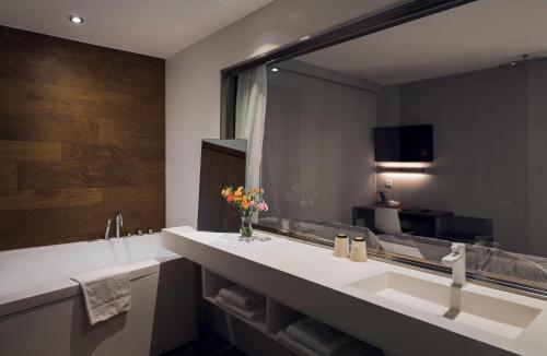 a bathroom with two sinks and a large mirror at Alysson Hôtel in Oloron-Sainte-Marie