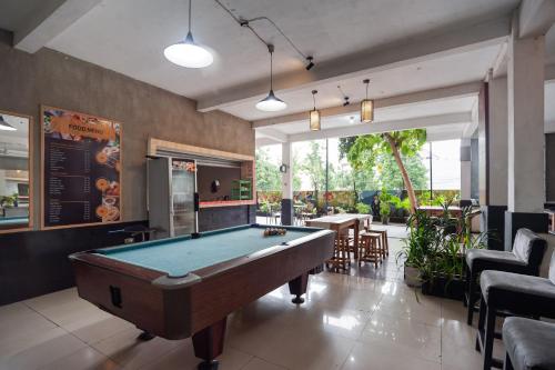 Τραπέζι μπιλιάρδου στο Safwah Bintaro Syariah Mitra RedDoorz