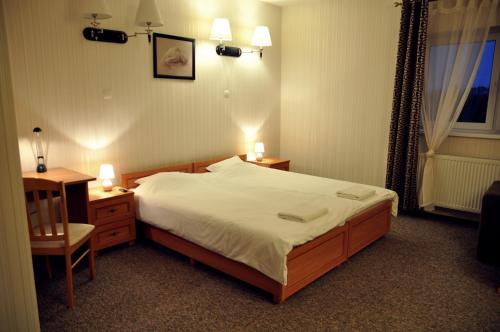 מיטה או מיטות בחדר ב-Pensjonat Stary Browar