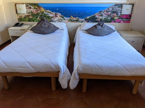 two beds sitting next to each other in a room at Hotel Montecarlo in Castellanza