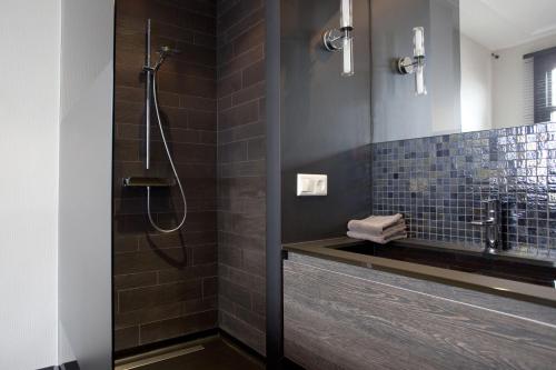a bathroom with a shower and a sink at Boutique Hotel Straelman in Nijmegen