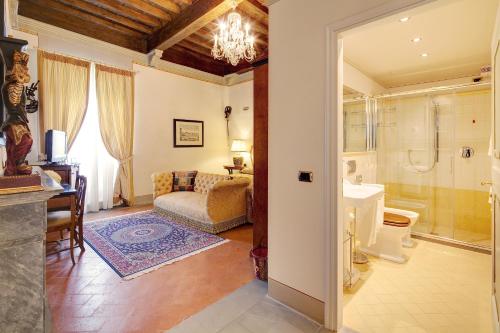 A bathroom at Villa Il Sasso - Dimora d'Epoca