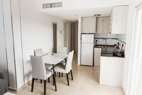 Kuchyň nebo kuchyňský kout v ubytování Nacavi Albir Aparthotel