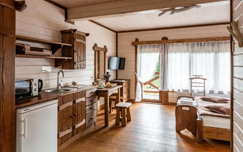 Una cocina o zona de cocina en Osonnya Karpaty 4*