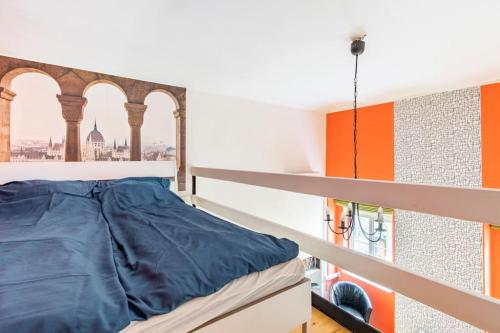 A bed or beds in a room at Quiet Home at Synagogue