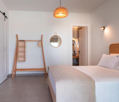 Кровать или кровати в номере Alykes Beachside Stylish Villas with Private Pool South Rhodes
