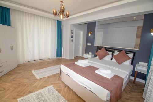 Postel nebo postele na pokoji v ubytování Kayapark 4+1 Villa, Özel Havuzlu, Fethiye