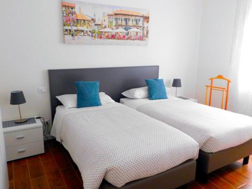 two beds sitting next to each other in a bedroom at VCE House in Tessera