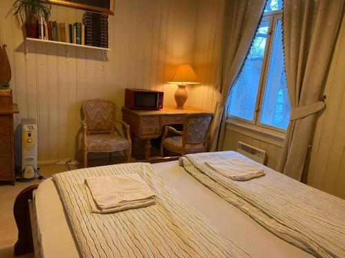 Postel nebo postele na pokoji v ubytování Oslo International Rooms