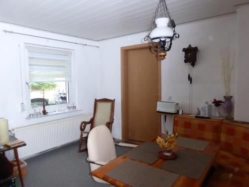 Fotografie z fotogalerie ubytování Ferienhaus Am Waldrand - "Nebra" v destinaci Tornitz