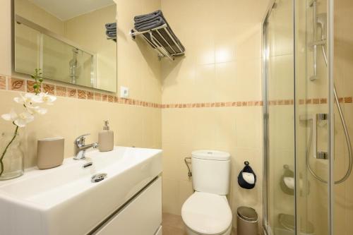 Kylpyhuone majoituspaikassa Pinzon 2, city center by 10ToSea