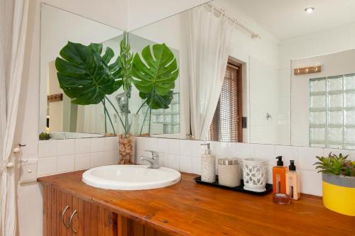 Phòng tắm tại Windsong Cottage